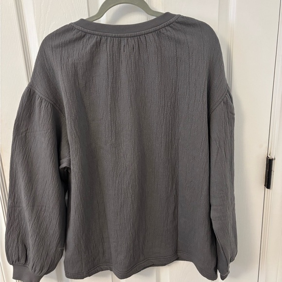 NWT AERIE GREY GAUZY COTTON TOP - Picture 2 of 5